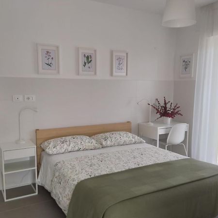 Sea Wind Stanza Con Garage E Ascensore Поліньяно-а-Маре Екстер'єр фото